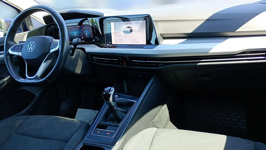 VOLKSWAGEN Golf -