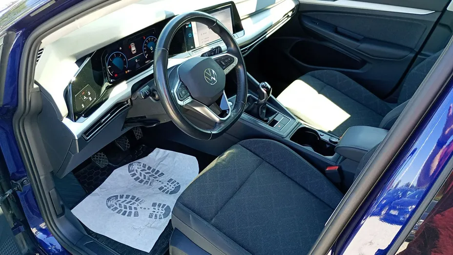VOLKSWAGEN Golf -