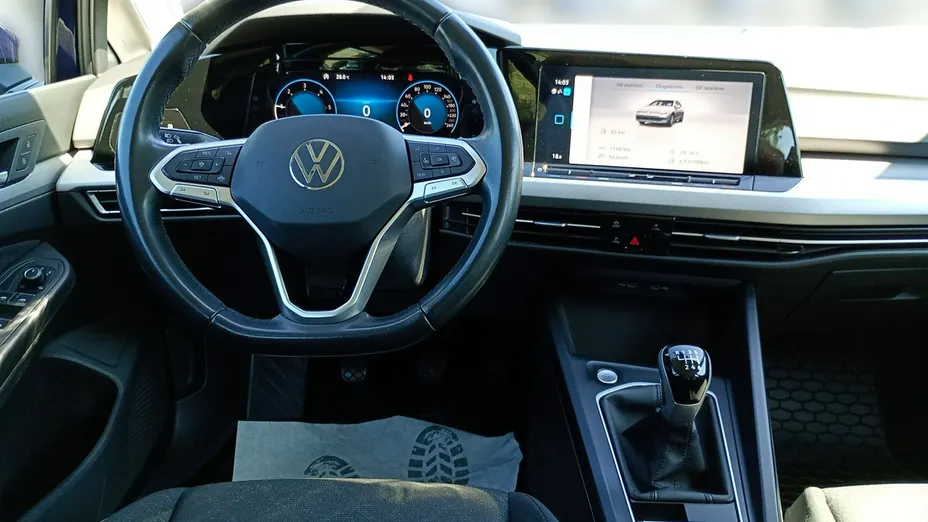 VOLKSWAGEN Golf -