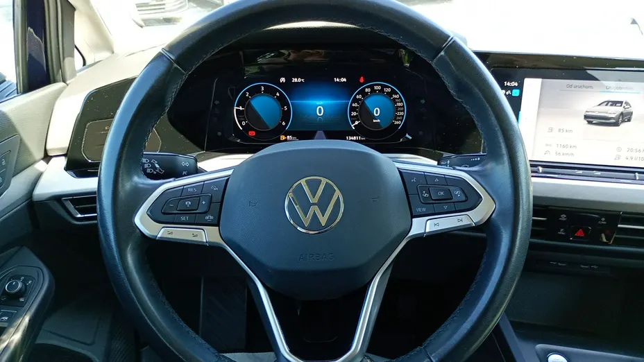 VOLKSWAGEN Golf -