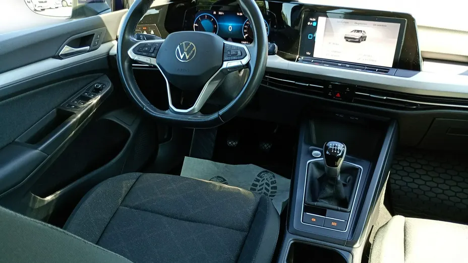 VOLKSWAGEN Golf -