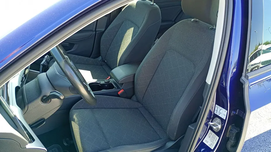 VOLKSWAGEN Golf -