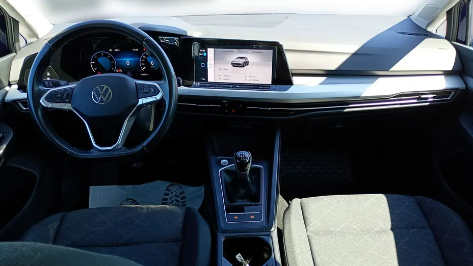 VOLKSWAGEN Golf -