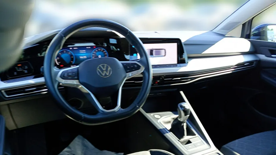 VOLKSWAGEN Golf -