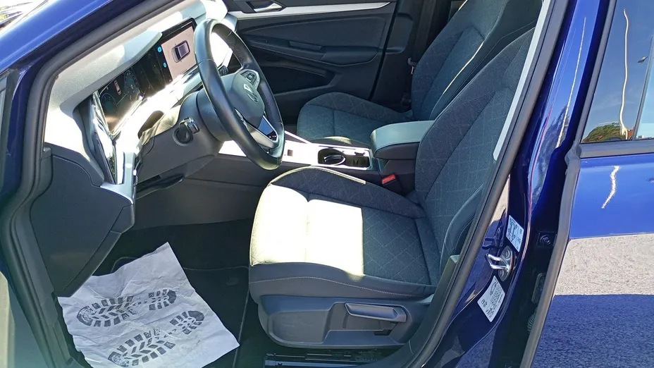 VOLKSWAGEN Golf -