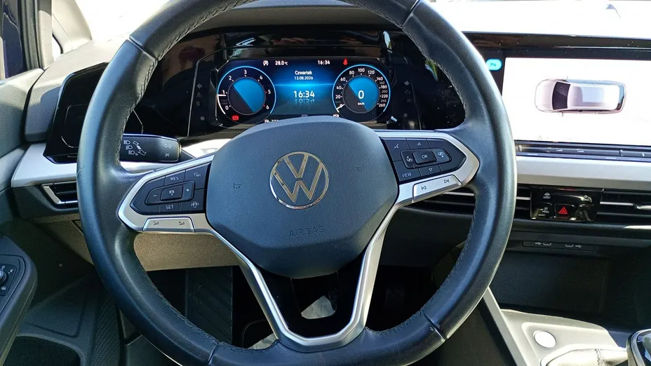 VOLKSWAGEN Golf -