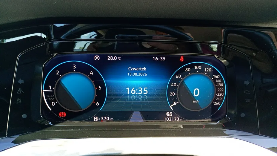 VOLKSWAGEN Golf -