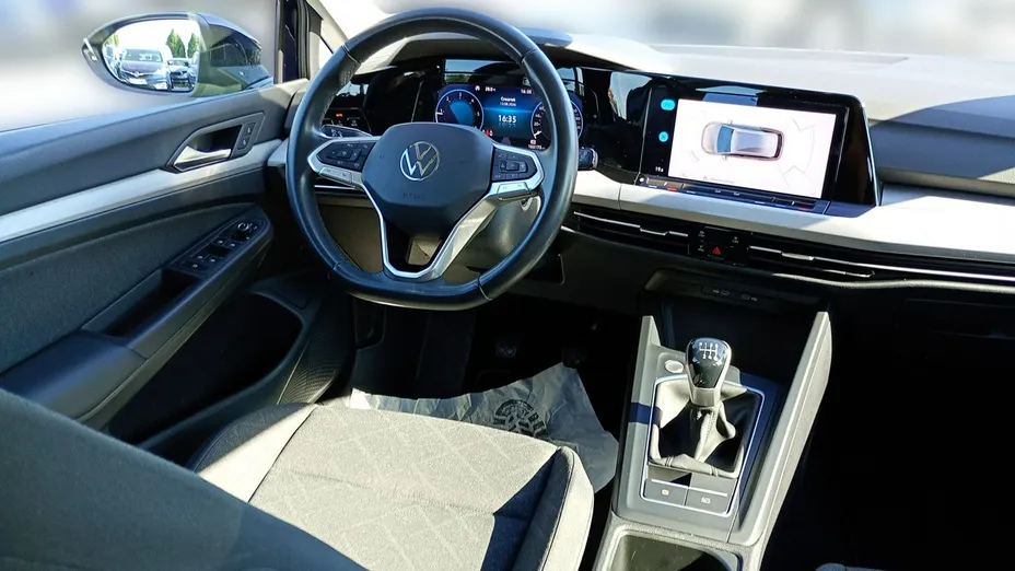 VOLKSWAGEN Golf -