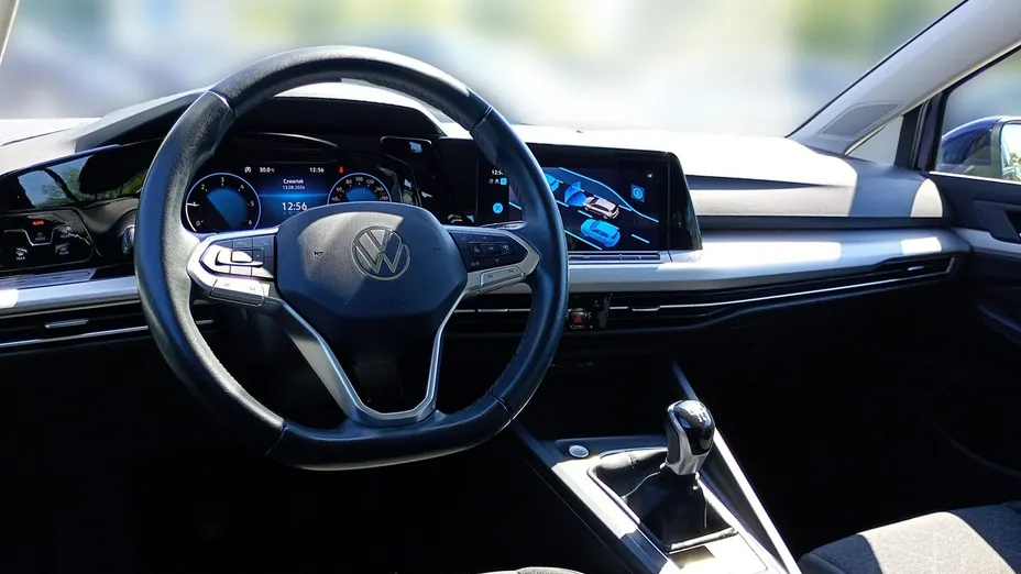 VOLKSWAGEN Golf -
