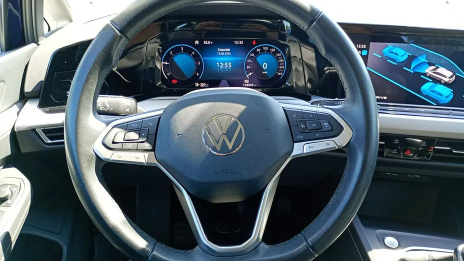 VOLKSWAGEN Golf -