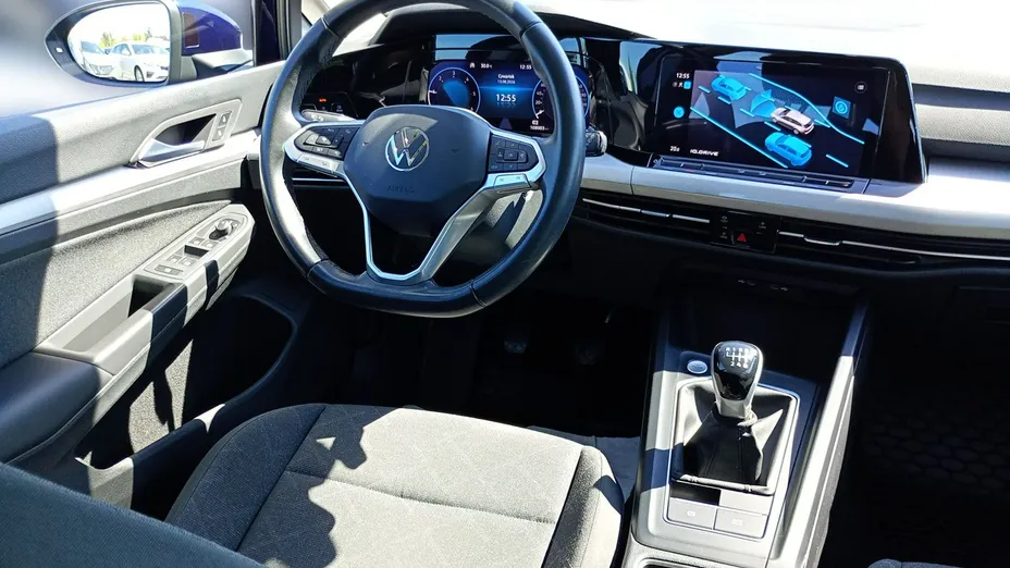 VOLKSWAGEN Golf -