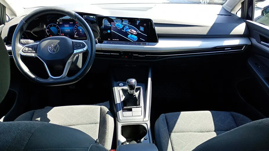 VOLKSWAGEN Golf -