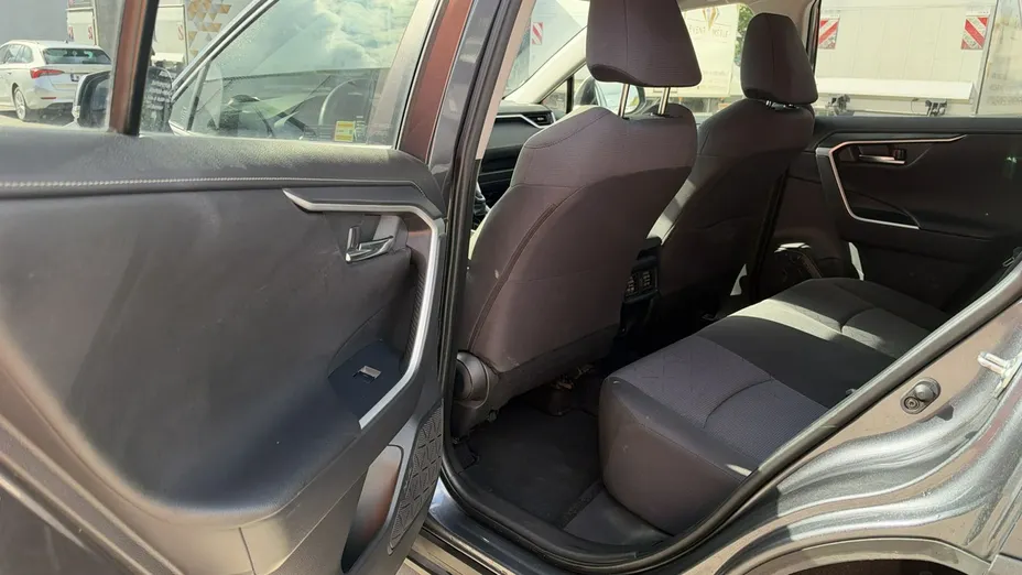 TOYOTA RAV4 -