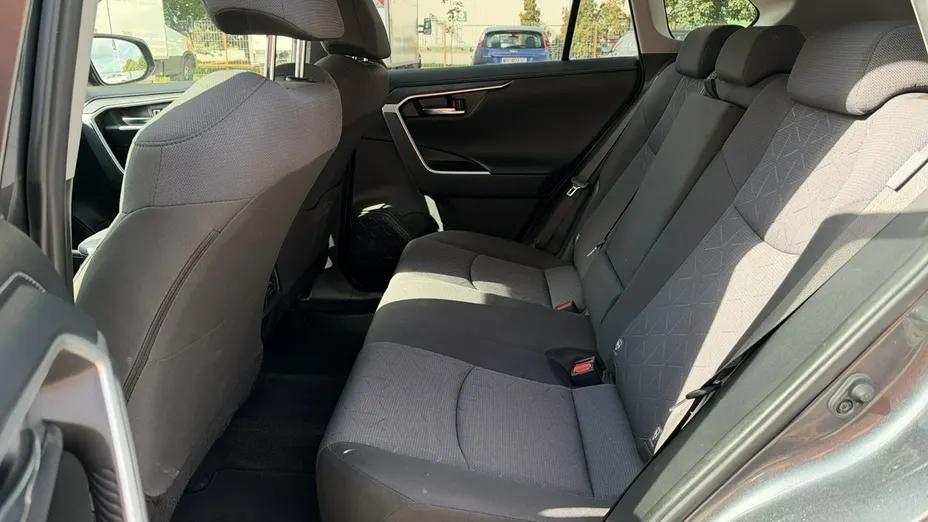 TOYOTA RAV4 -