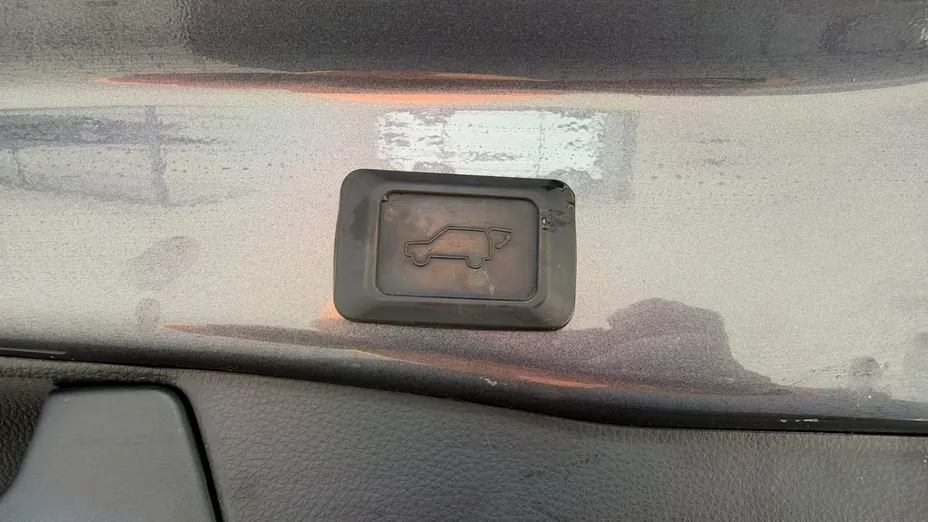 TOYOTA RAV4 -