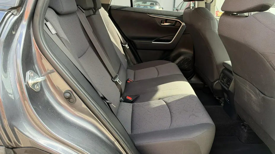 TOYOTA RAV4 -