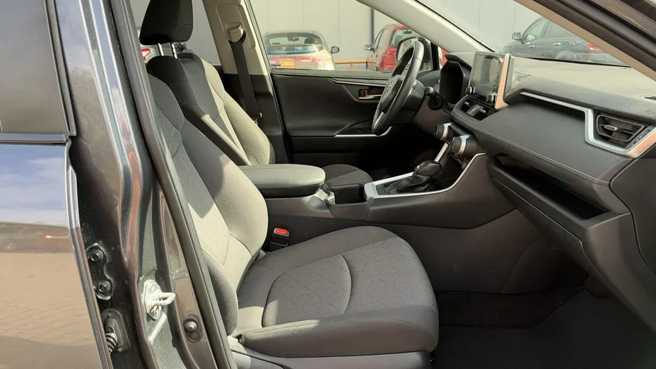 TOYOTA RAV4 -