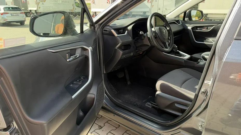 TOYOTA RAV4 -