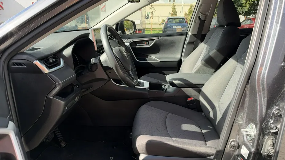 TOYOTA RAV4 -
