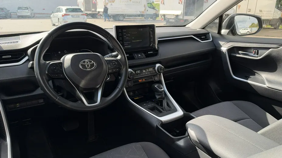 TOYOTA RAV4 -