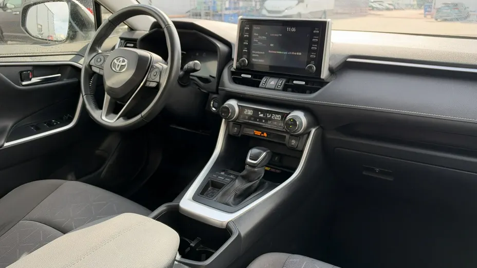 TOYOTA RAV4 -