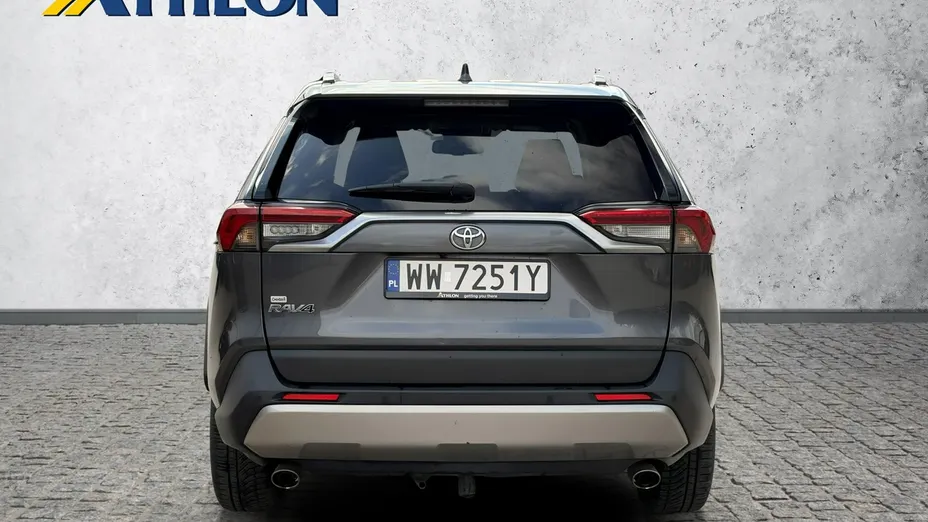 TOYOTA RAV4 -