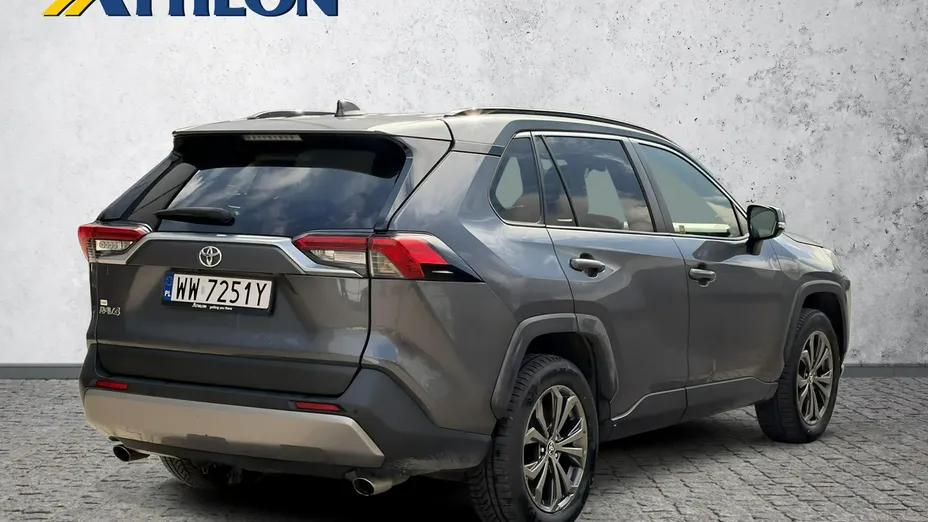TOYOTA RAV4 -