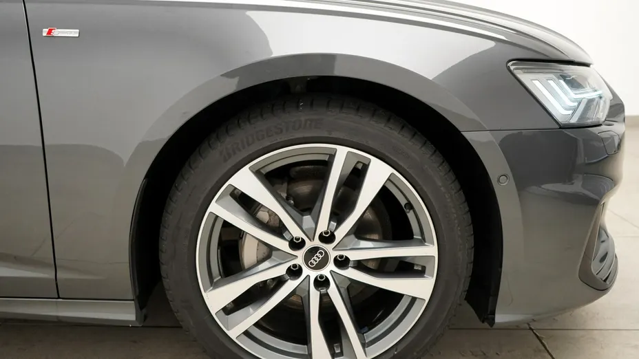 AUDI A6 -