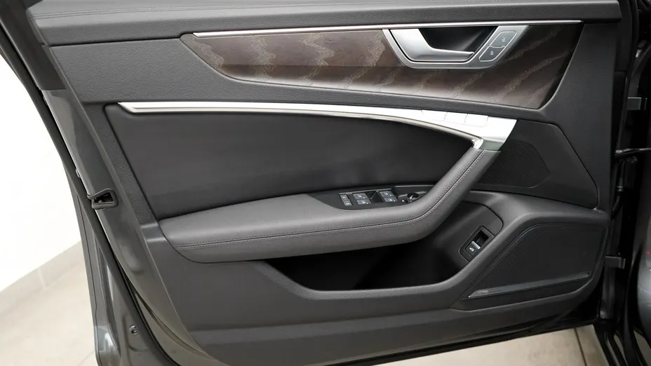 AUDI A6 -