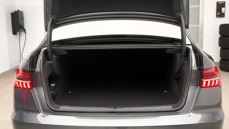 AUDI A6 -