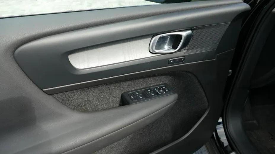 VOLVO XC40 -