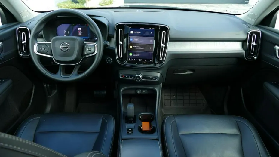 VOLVO XC40 -