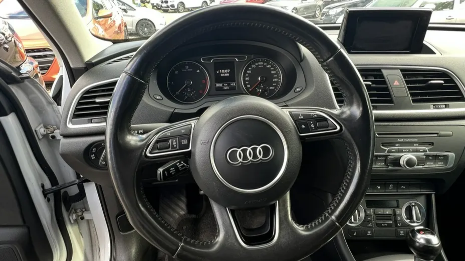 AUDI Q3 -