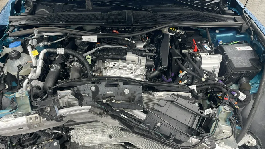 PEUGEOT 408 -