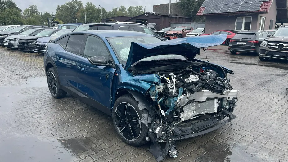 PEUGEOT 408 -