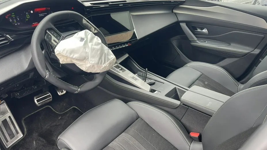 PEUGEOT 408 -