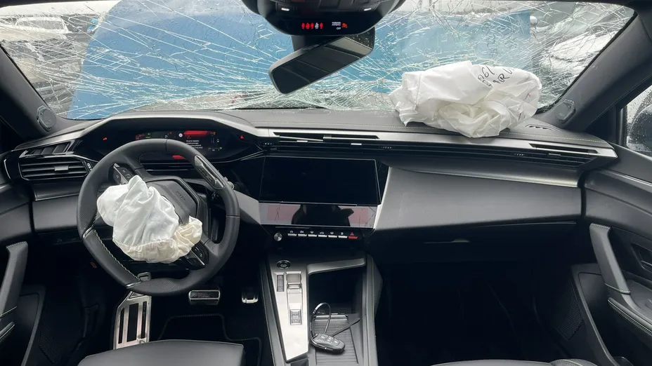 PEUGEOT 408 -