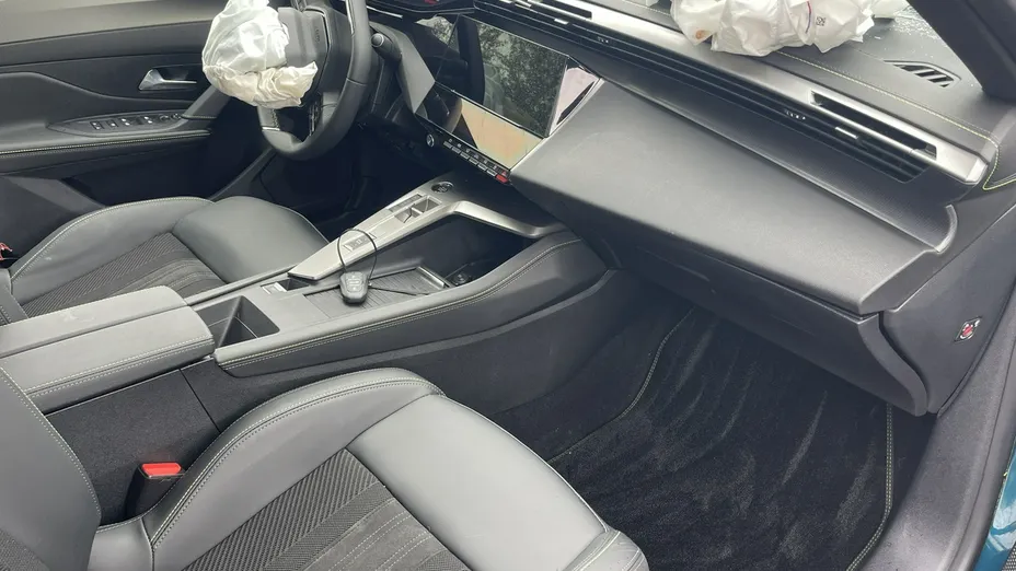 PEUGEOT 408 -