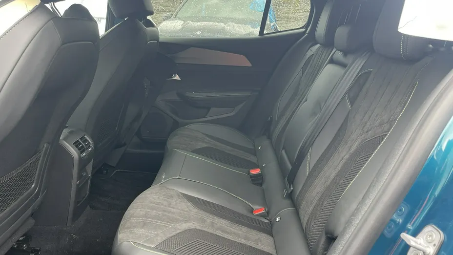 PEUGEOT 408 -