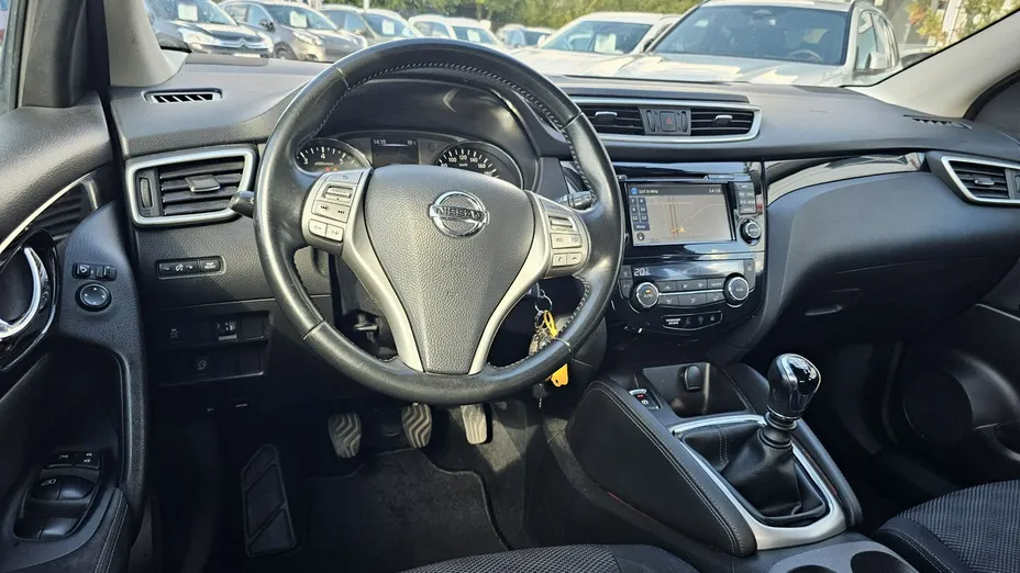 NISSAN Qashqai -