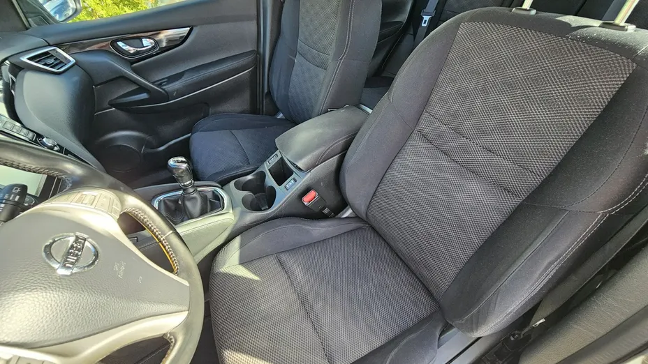 NISSAN Qashqai -