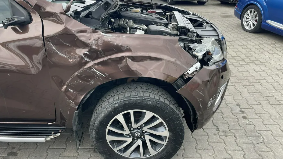 NISSAN Navara -