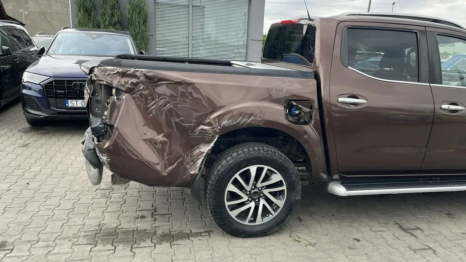 NISSAN Navara -