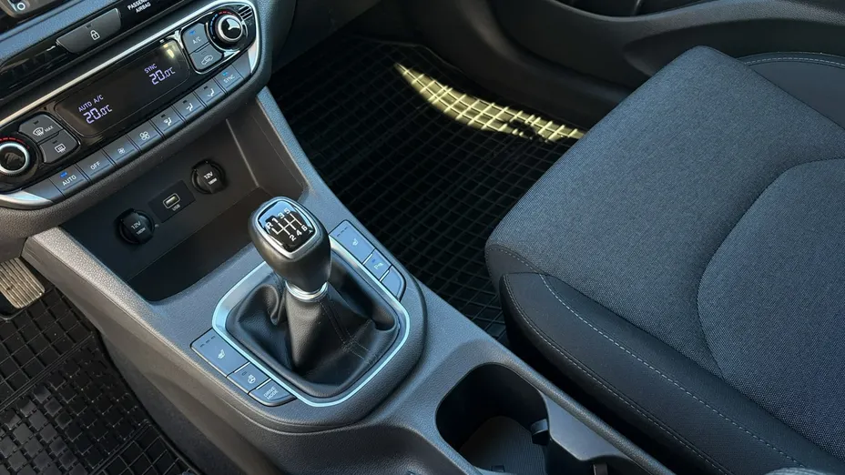 HYUNDAI i30 -