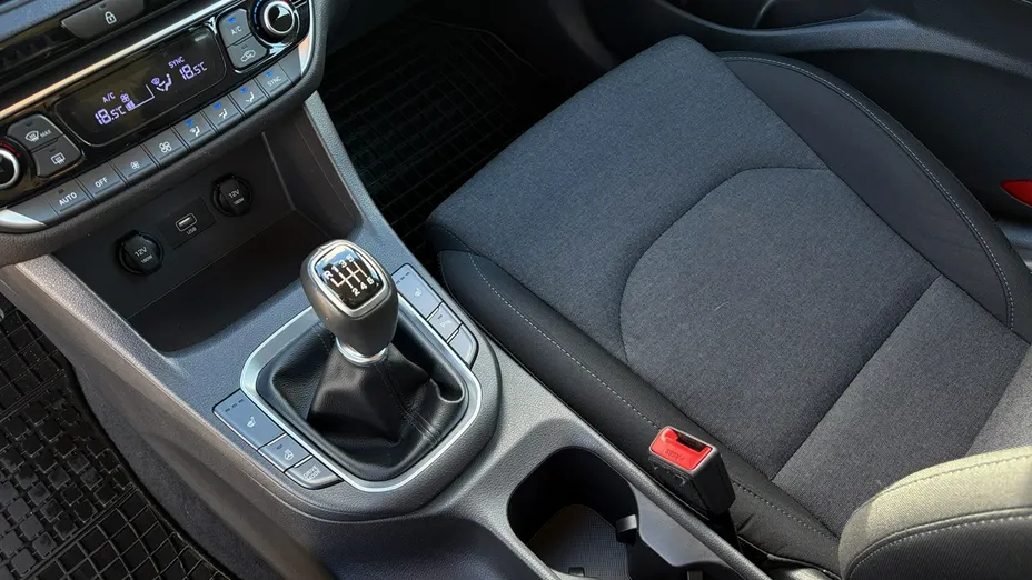 HYUNDAI i30 -
