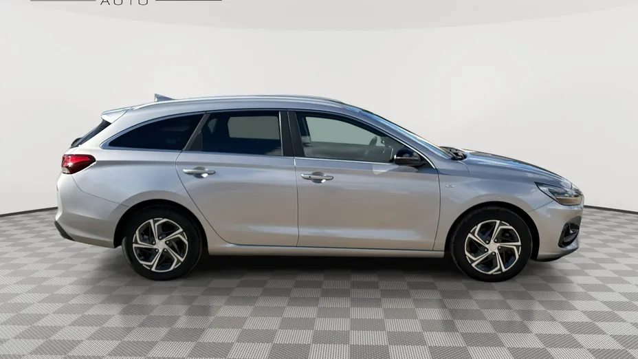 HYUNDAI i30 -
