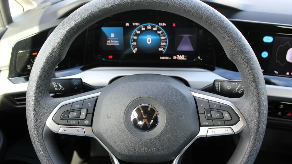 VOLKSWAGEN Golf -