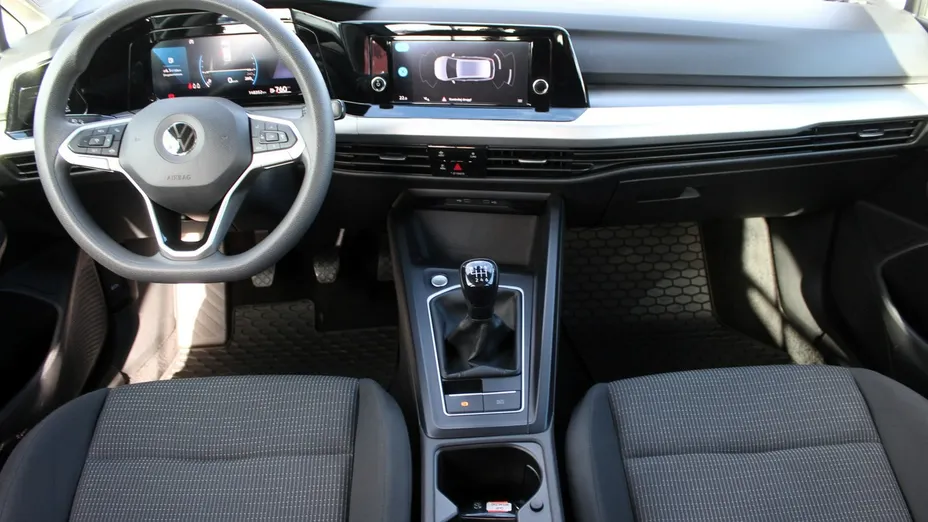 VOLKSWAGEN Golf -