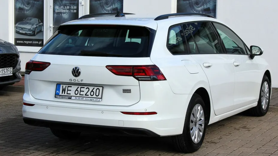 VOLKSWAGEN Golf -