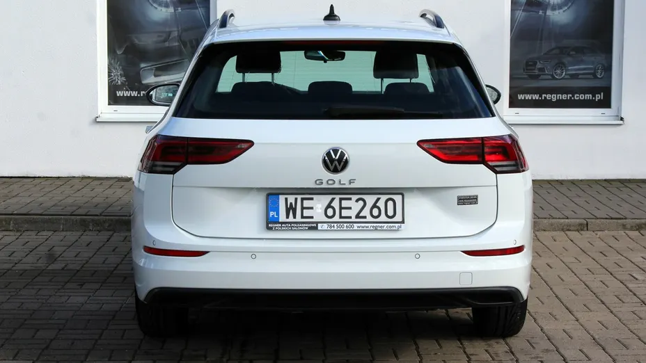 VOLKSWAGEN Golf -